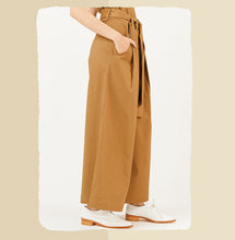 Charger l&#39;image dans la galerie, ARDILLA Pantalon camel
