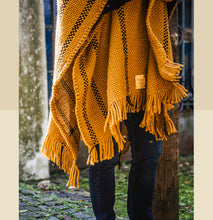 Charger l&#39;image dans la galerie, VIENTO Poncho camel
